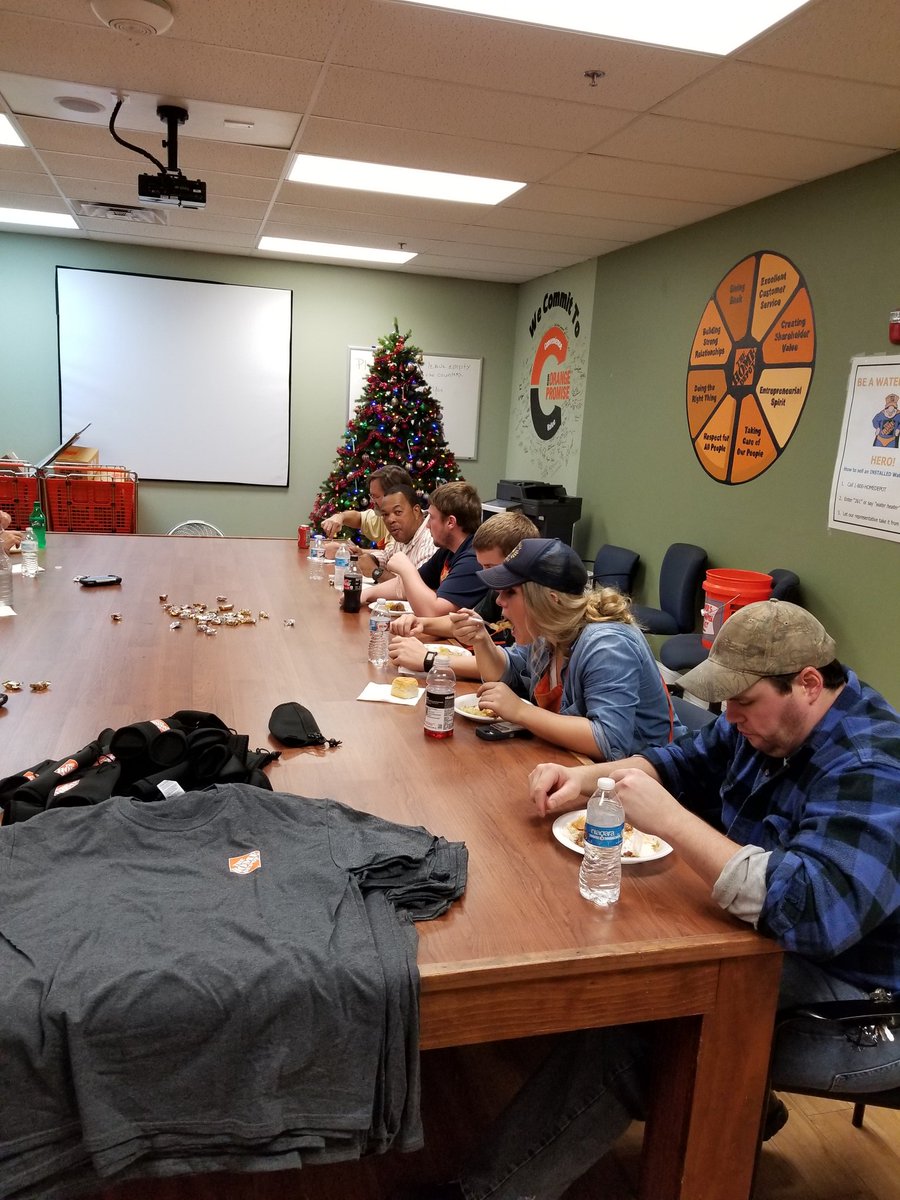 IamPurePlatinum's tweet photo. Appreciating our freight team. Thank you for all you do everyday at 4655! @MarcusINOrange @D207Pride @jefe4655 @Angelaamos93 https://t.co/JVl6aQtWtS