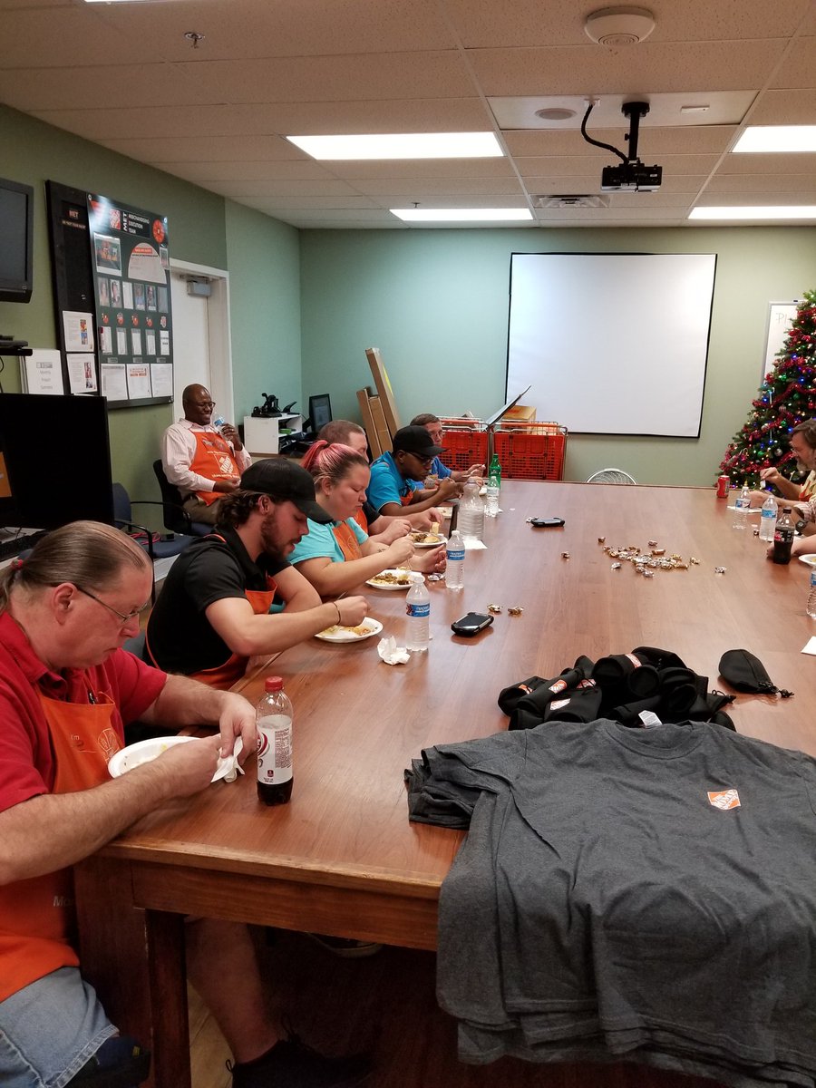 IamPurePlatinum's tweet photo. Appreciating our freight team. Thank you for all you do everyday at 4655! @MarcusINOrange @D207Pride @jefe4655 @Angelaamos93 https://t.co/JVl6aQtWtS