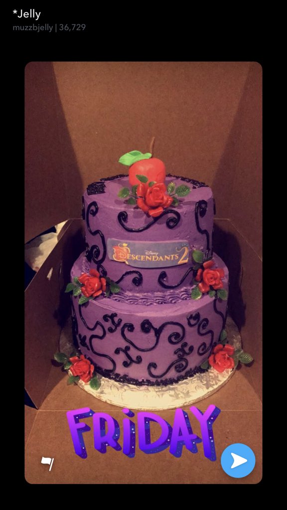 Pray4Eve's tweet photo. @muzzBjelly Do I need to say more? #Descendants2 #descendantscake https://t.co/X60MIG1J9c