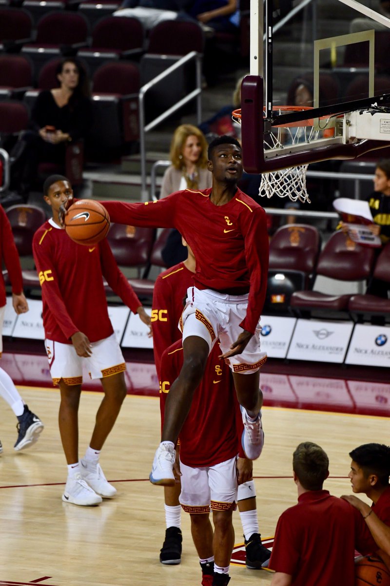 USC_Hoops's tweet photo. Get 🆙 it’s game time! #ItTakesATeam

📸: @JonSooHooPics https://t.co/ZRxYQ9VM4o