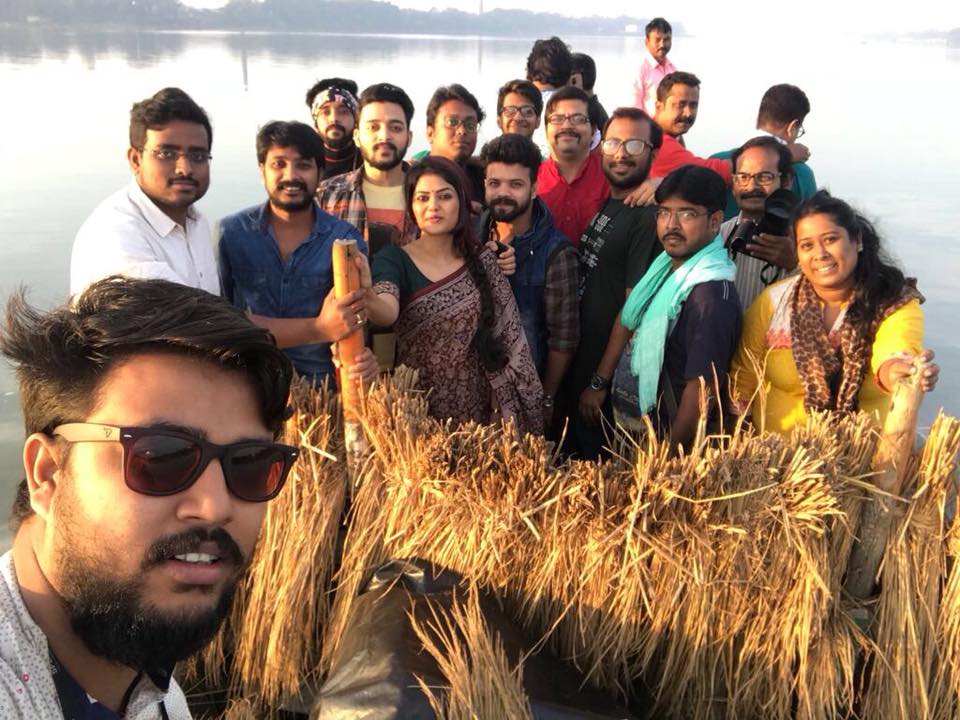sayani06's tweet photo. #3amCall #Songshoot #majhGangaScenes #KaKhaGaGha 🎬 https://t.co/adAPLD76ZQ