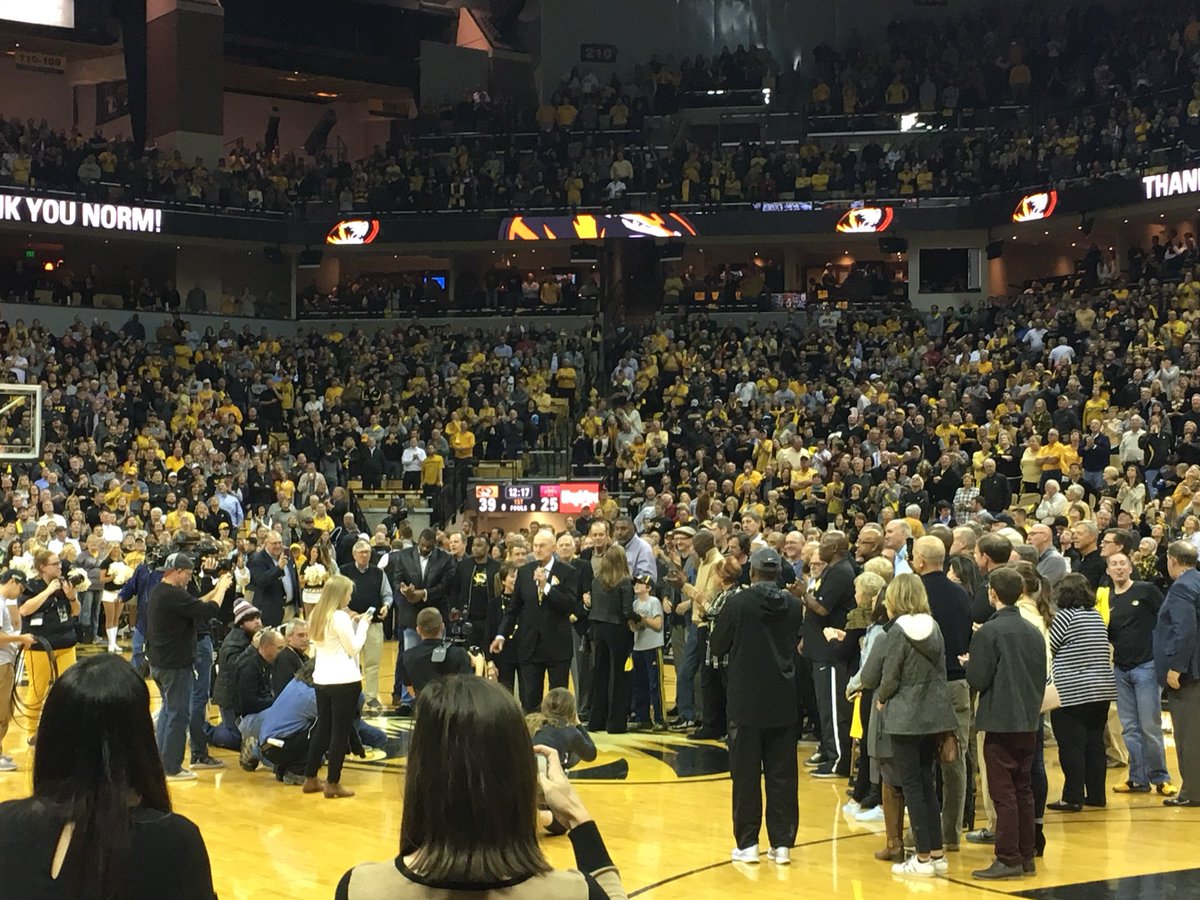 Dave_Matter's tweet image. All the Norm Stewart players joining Norm on the court. Huge group