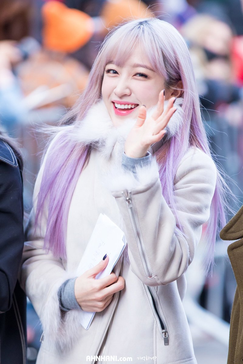 rememberahnhani's tweet photo. 🦄💜
171110 뮤직뱅크 출근
#기억하니?
#EXID (@EXIDofficial)
#하니 #Hani #안희연 https://t.co/BOzzyZBUco