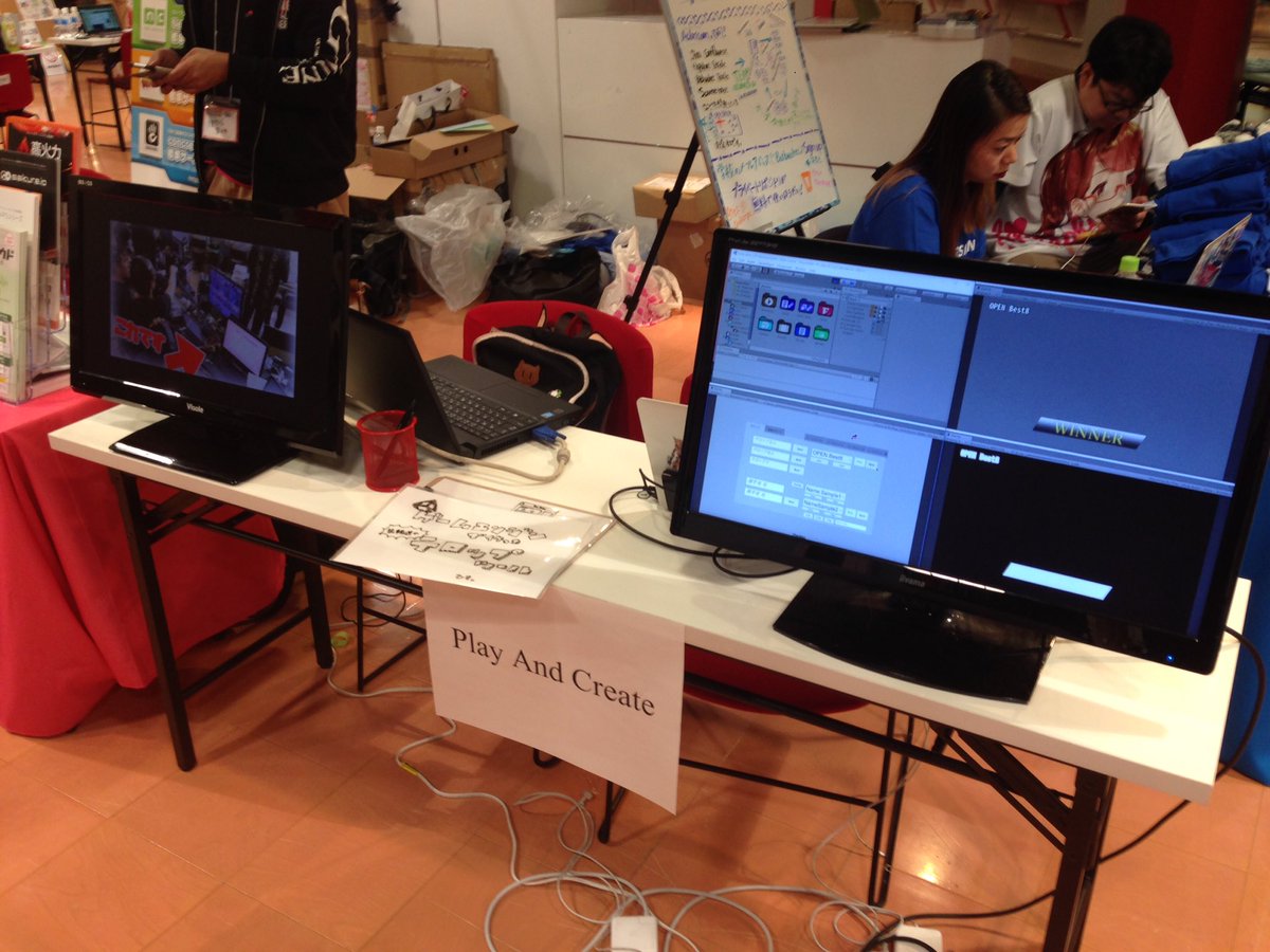 playacreate's tweet image. #KOF2017 は今日も11:00から開催されています。PACブースでは副代表が1人で眠気と戦っています！