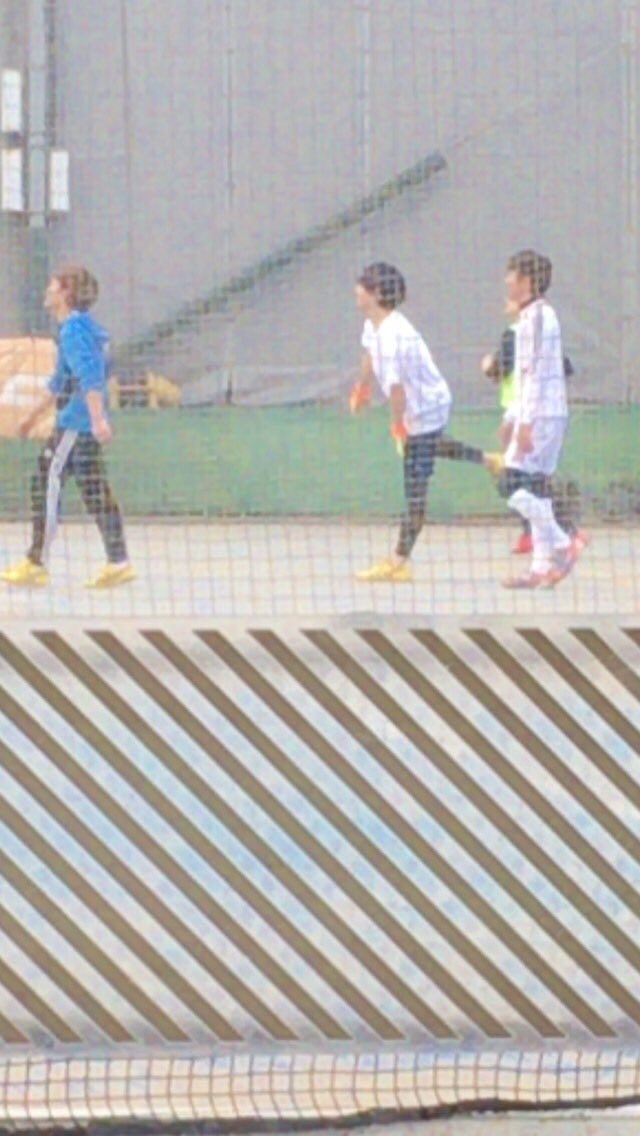 moritamal's tweet photo. 待って、、、やばい💜
関ジャニの村上くんとキスマイの千賀くんがフットサルしてる💓

ゆっこママもいるし♪♪ https://t.co/Ok12yTB7na