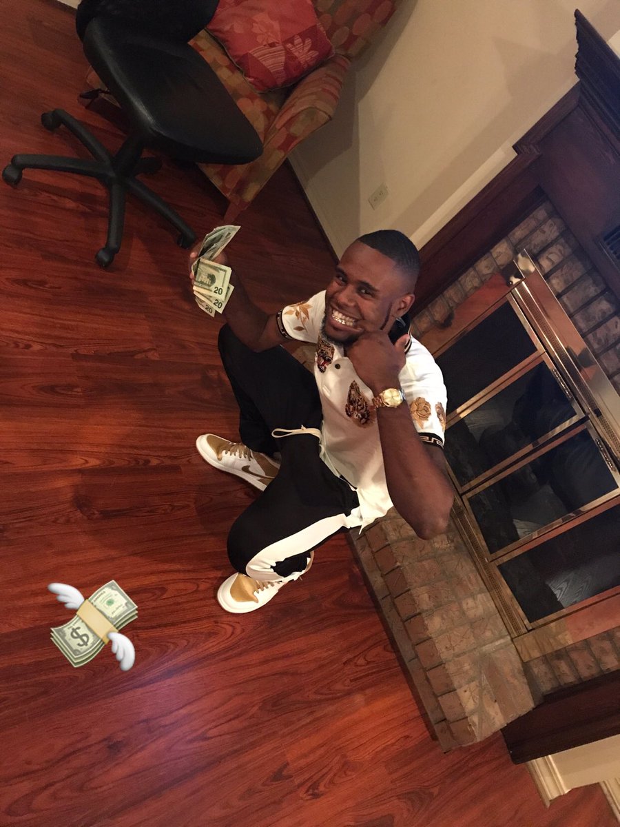 quaygotjays's tweet photo. Me and my nigga came from the bottom we use to wear each other clothes‼️💯💉 https://t.co/dxx0yxGElt