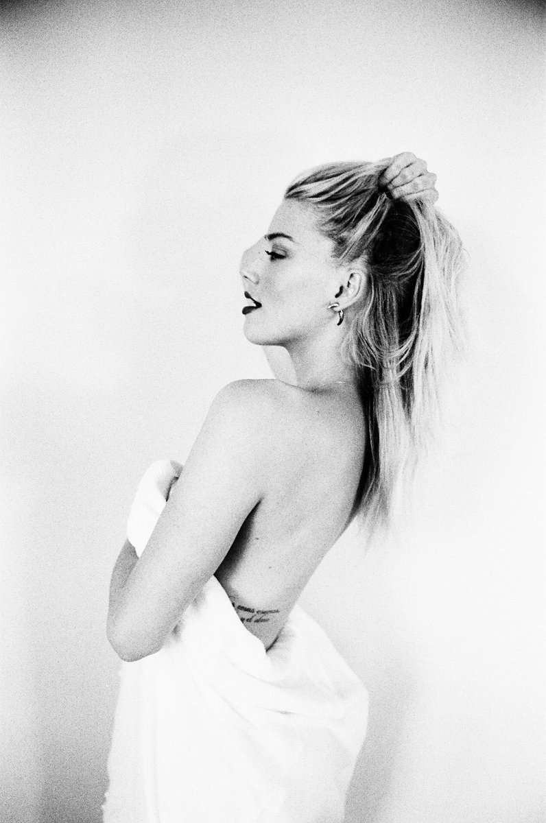 Mera (@theseaempress) on Twitter photo 