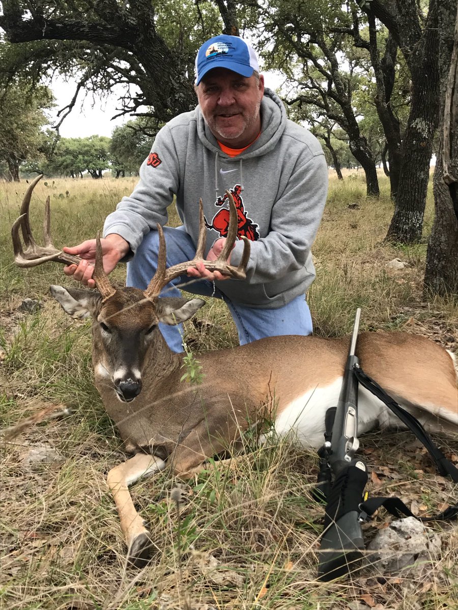 double_C_ranch's tweet photo. Deer season is here. #LXBIV #cullbuck #140/10pt https://t.co/E59Rn6Up5b