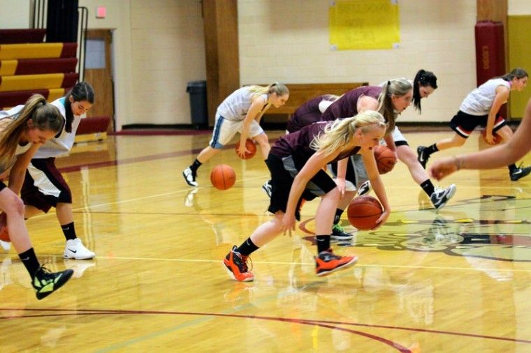 1 командная игра с мячом. High School girls Basketball Teams.
