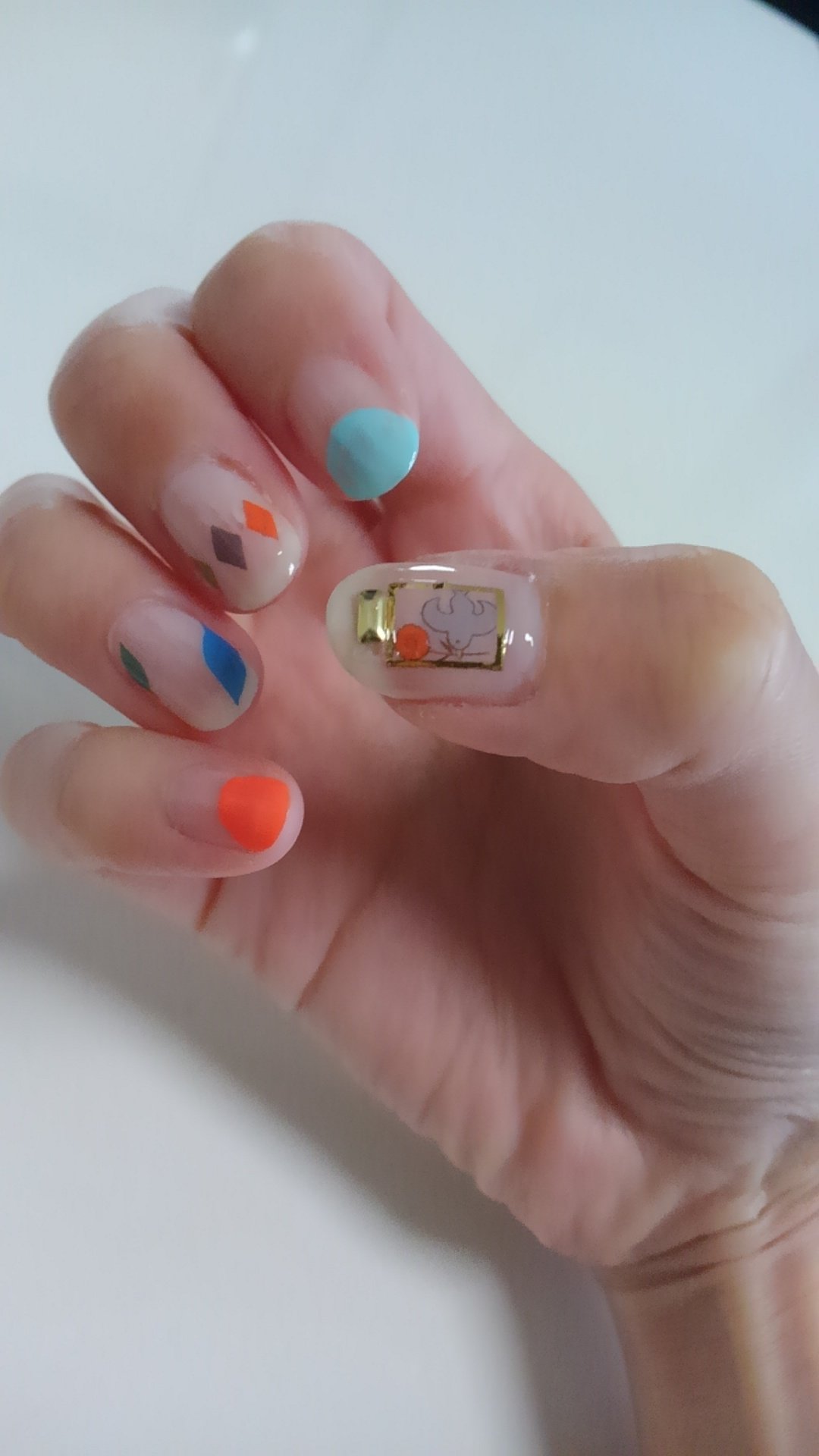 くみちょー Twitter પર 出来た 北欧風ﾈｲﾙ ﾉ ﾉ ﾜｰｲ あとは丸ﾌﾚﾝﾁを右手の北欧風にするか 左手の大人な感じにするかで迷い中 W ほぼ100均ネイル しずくネイルシール