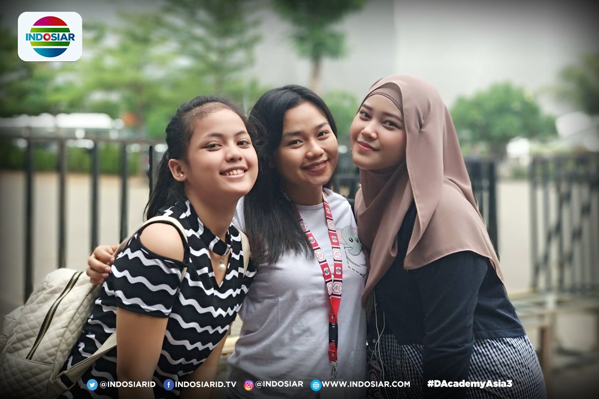 Indosiar's tweet photo. Indosiar Mania!
Putri, Aulia, dan Darling itu peserta-peserta #DAcademyAsia3 yang paling muda loh. Kamu bisa nebak nggak umurnya berapa? https://t.co/j983fgWASO