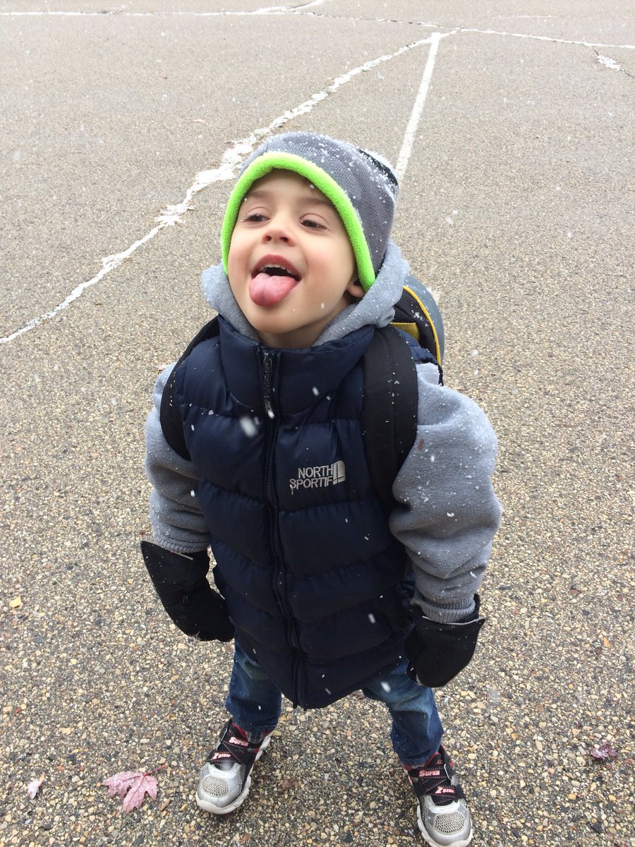 enelsen3's tweet photo. First snow #Gogrewenow https://t.co/yDTh87g8FY