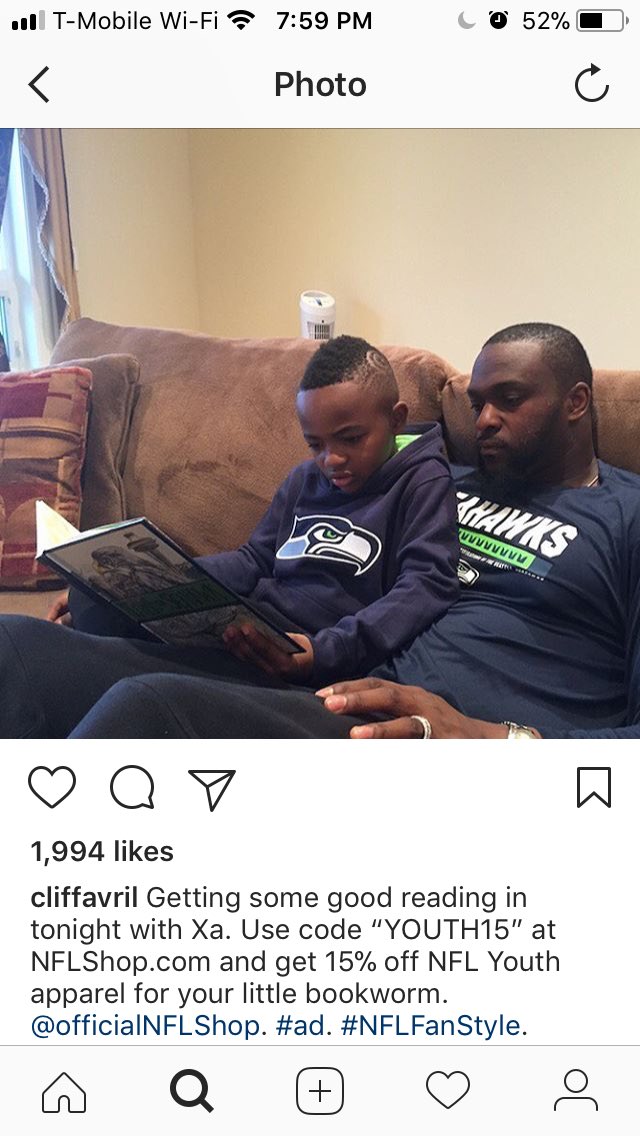 lucaspkok's tweet photo. Have a quiet Friday night in with a good book, just like Pro-Bowler @cliffavril.
#HaitianCreation #TaimaTheSeahawk #GoHawks #Seahawks https://t.co/3JjFWPQISM