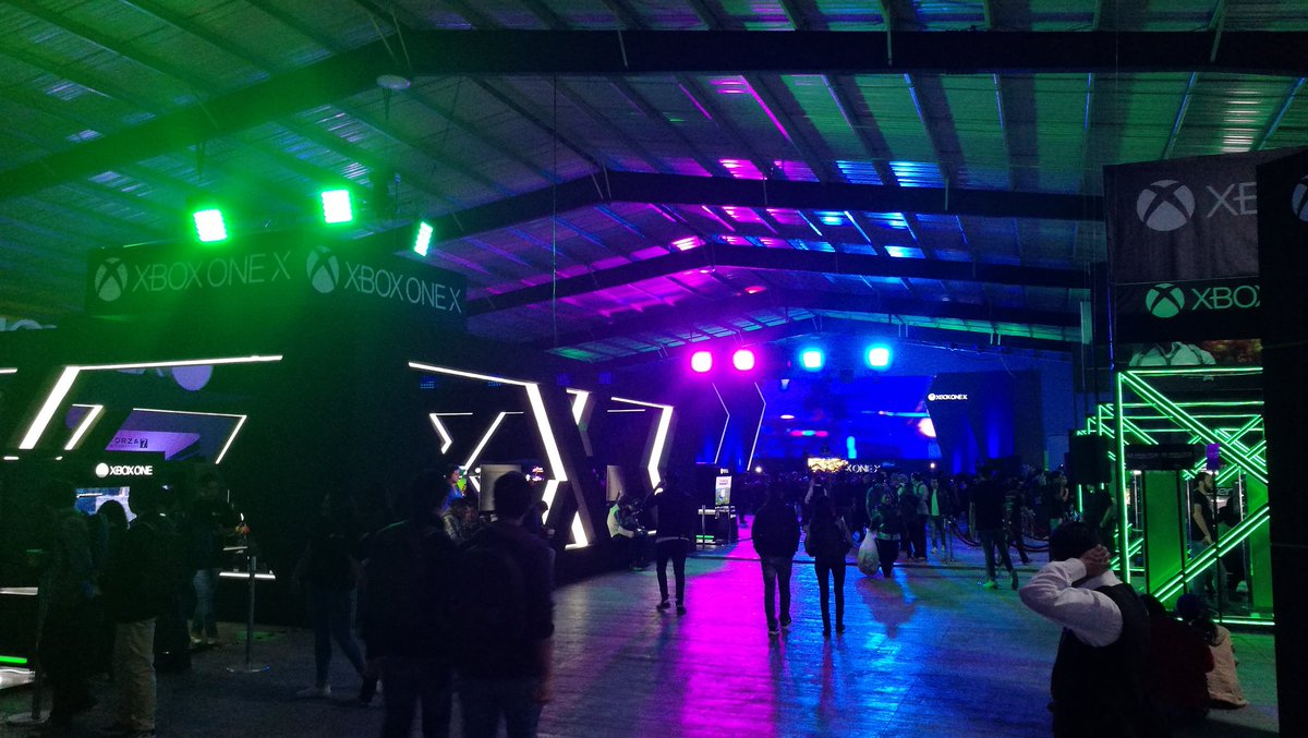 GameCentralA7's tweet photo. Gran ambiente en el #XboxFanFest2017 @XboxMexico. #Dabitch y #Elyor presentes! https://t.co/Yd52dFH1Pf