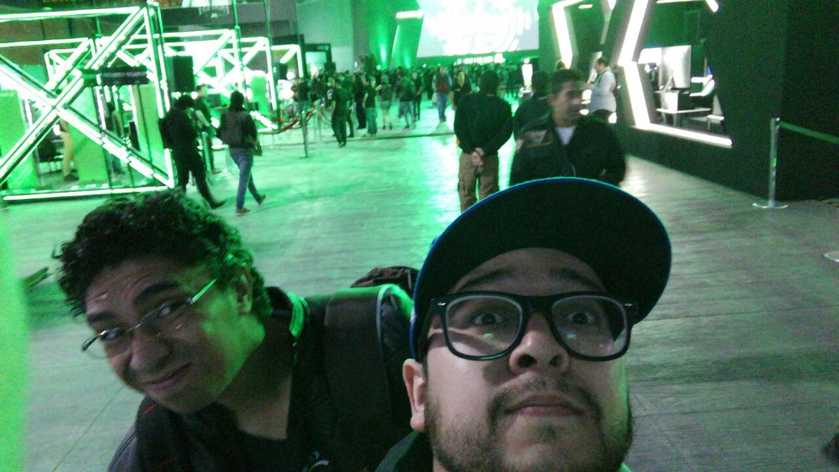 GameCentralA7's tweet photo. Gran ambiente en el #XboxFanFest2017 @XboxMexico. #Dabitch y #Elyor presentes! https://t.co/Yd52dFH1Pf