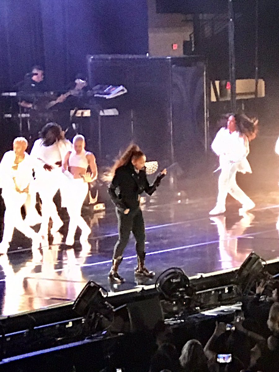 BTen113's tweet photo. Ms. Jackson is back and did her thang in AC!!! https://t.co/urQu8DDtb7