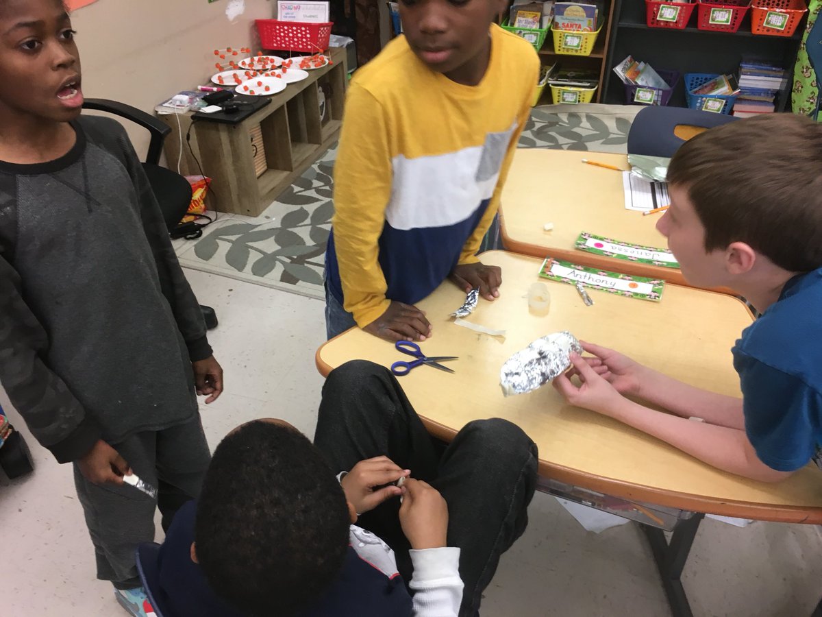 burcham_piccola's tweet photo. STEM project for this week is working in teams on creating tinfoil canoes! #180DaysofGreatness #TheFranklinDifference https://t.co/fl6y8BWUja