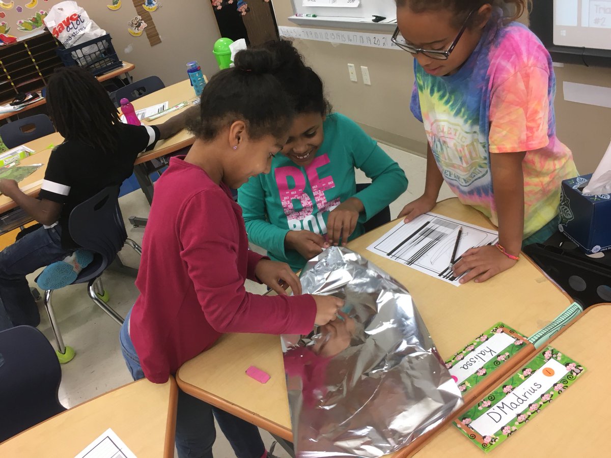 burcham_piccola's tweet photo. STEM project for this week is working in teams on creating tinfoil canoes! #180DaysofGreatness #TheFranklinDifference https://t.co/fl6y8BWUja