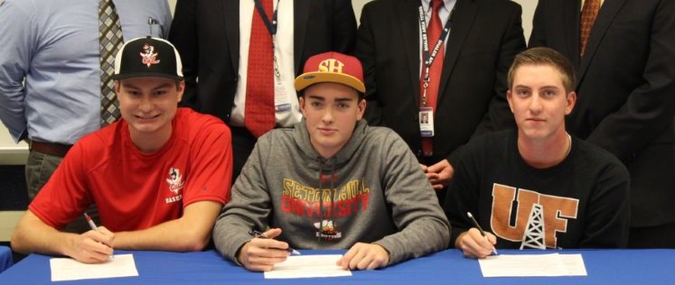 New Story: 3 Titan sign National Letters Of Intent To Play At The Collegiate Level shalerareatitans.com/2017/11/10/3-t…