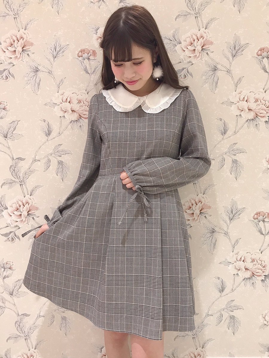 Evelyn Twitterissa 池袋店 早速大人気の新作onepiece グレンチェック柄で今年らしく フレアタイプとタイトのタイプの ご用意がございます どちらも襟がフリフリしていて とっても女の子らしいワンピースです 双子コーデにもいかがですか