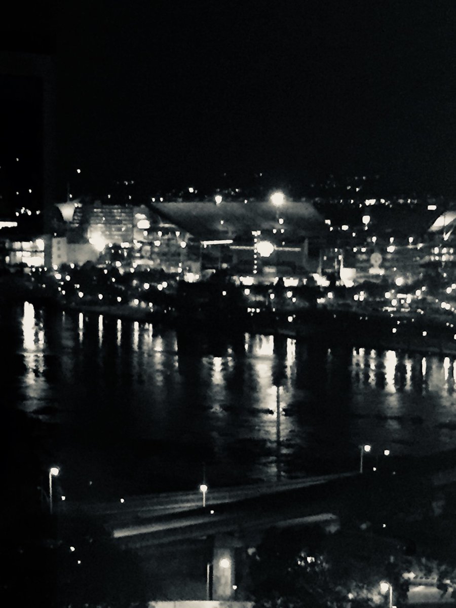 surchthecity's tweet photo. There’s nothing like a city at night. It just might be optimal SURCHing time. #SURCH #SurchTheCity #SurchPittsburgh #PhotoRace https://t.co/ZCvUJIBIAn