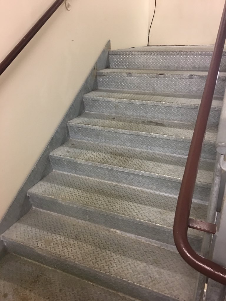 HourlyMinutes's tweet image. Stairs, you’re MY way to heaven #HitOnAnInanimateObject