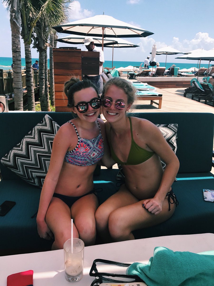 IzzyAhrens's tweet photo. Happy birthday Emma🥂💜🕺🏿 hope you are having the coolest day🙃 @emmasilbernagel https://t.co/4UpYAK6sYs