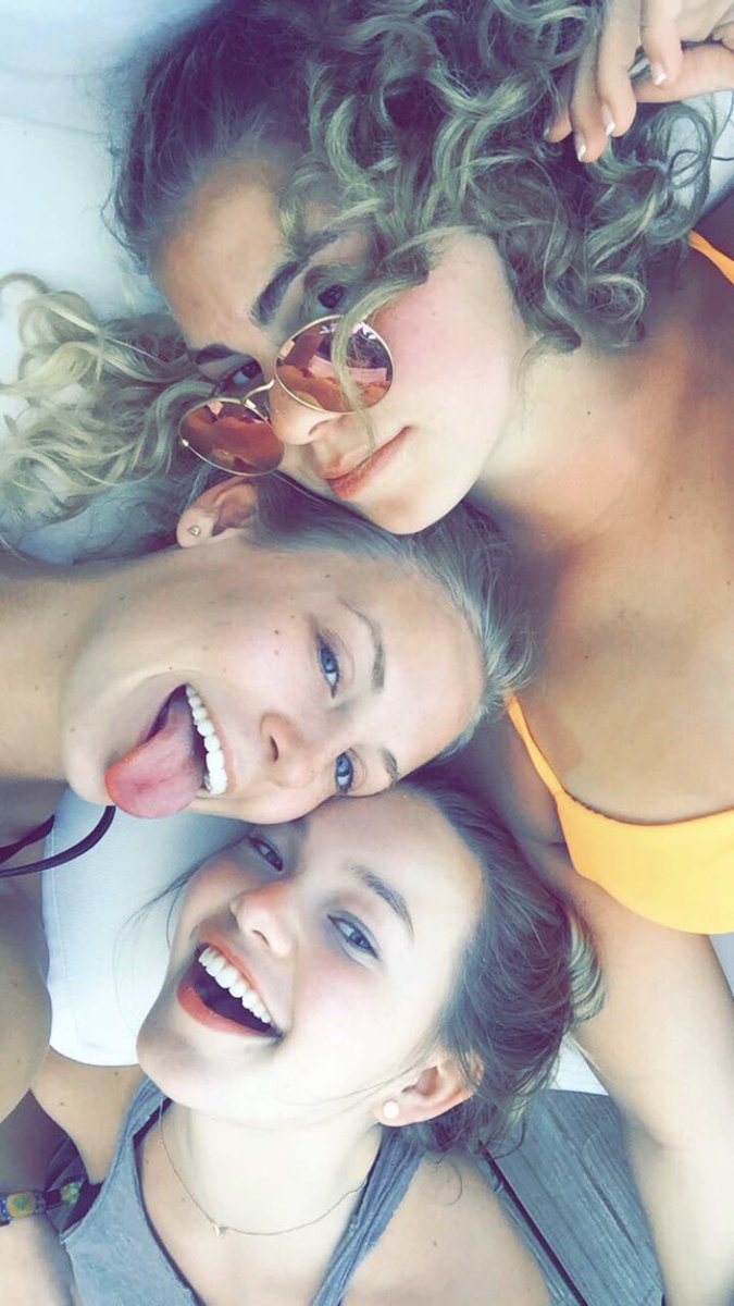 IzzyAhrens's tweet photo. Happy birthday Emma🥂💜🕺🏿 hope you are having the coolest day🙃 @emmasilbernagel https://t.co/4UpYAK6sYs