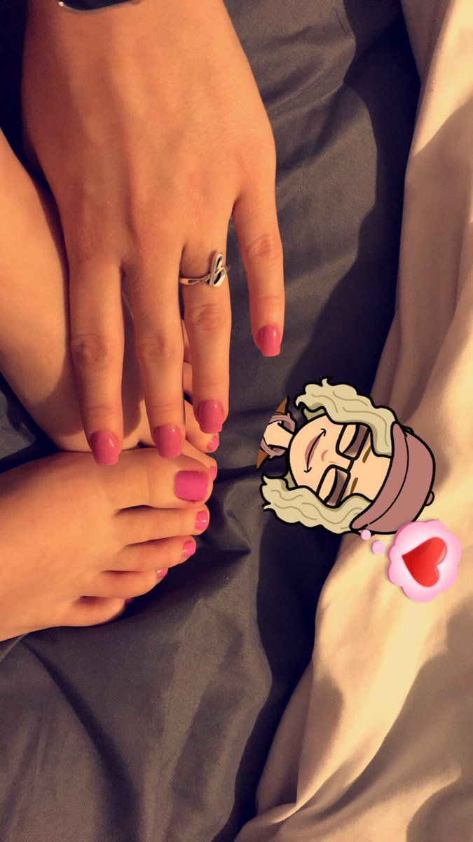 aleeexxiisss21's tweet photo. Nail day with my mother-in-law 💕 https://t.co/P7S26cjF4o