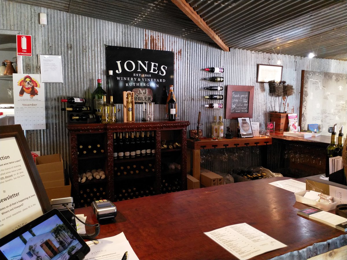 newplaceeverywk's tweet photo. Lunch @JonesWinery #Rutherglen #newplaceeveryweek https://t.co/aIsVcYb9Ci