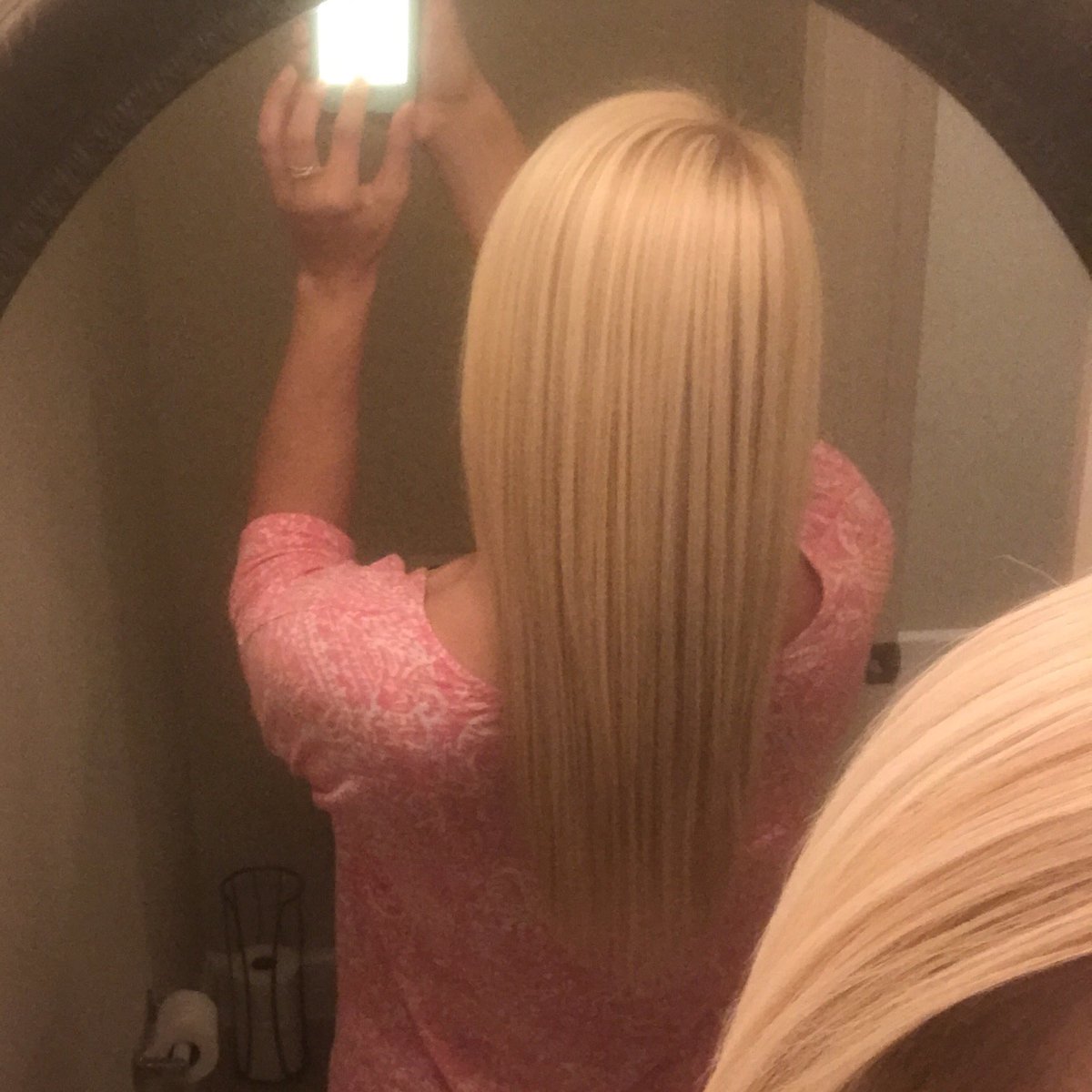 Maura_Lynn1's tweet photo. Smooth hair again, thanks to Jessica at Una Donna Piu! #goodbyefrizz #UnaDonnaPiu #keratin #globalkeratin #winterpark #momlifeisthebestlife https://t.co/hfdWQakQkq