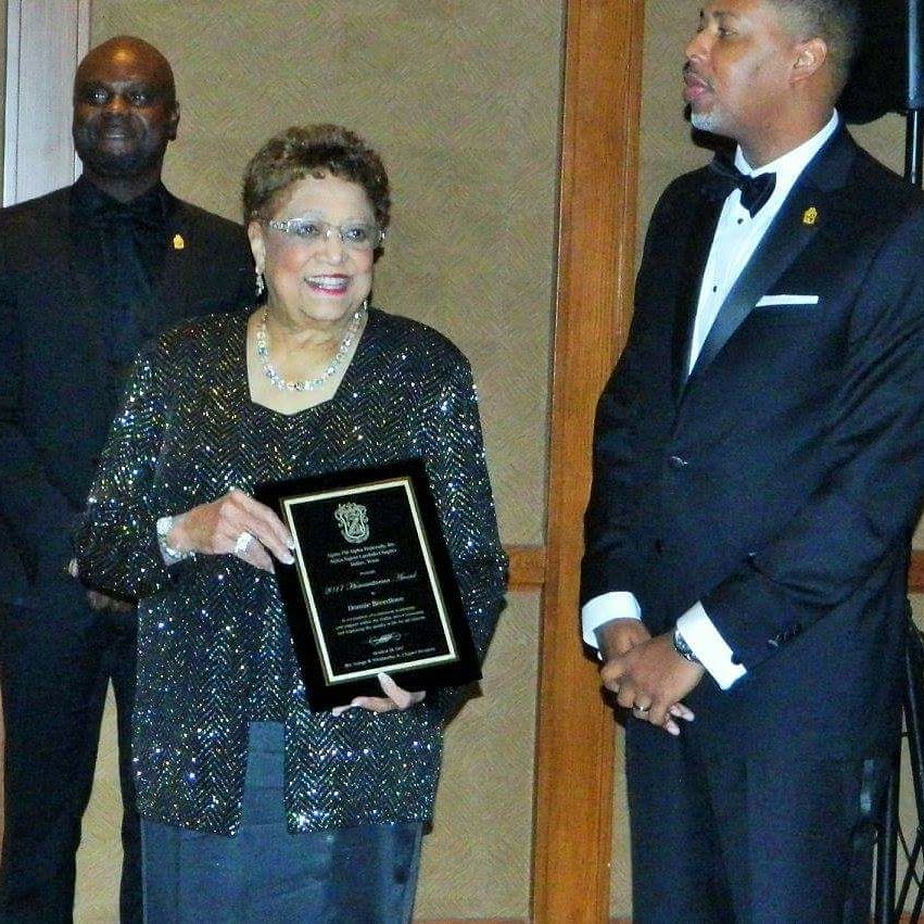 AlphaXiOmega29's tweet photo. #FBF Alpha Xi Omega member, Dr. Donnie Breedlove, received the Humanitarian Award in Education at the Annual C.C. Russeau Black and Gold Scholarship Gala. #AKAAXO #DallasAlphas https://t.co/IPhtbiIofT