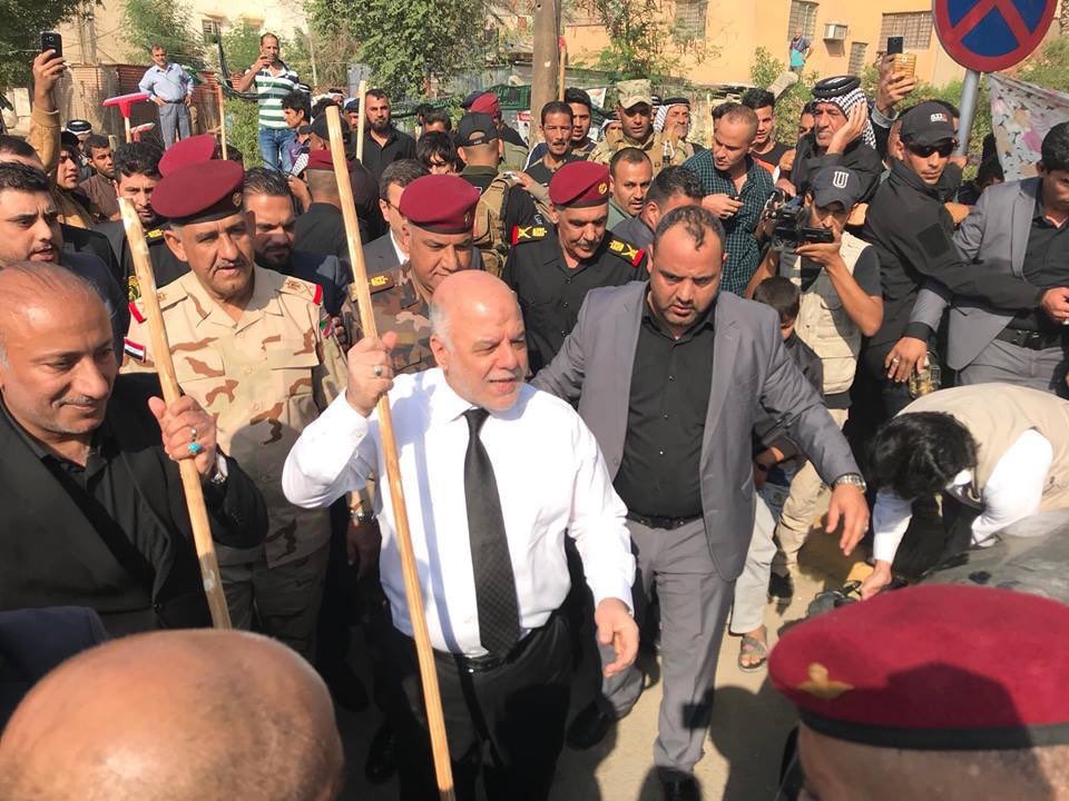 Bahaa_Karbala's tweet photo. دكتور حيدر والله اتمنى يكون تكنس الفاسدين بدل ذرات التراب هاي ، اعرف همه جبال صلبه ، بس خلصنا منهم مو لعبوا بدمائنا و اموالنا ، واذا ردت تبدي ابدي من الي چان قبلك لان هو كبيرهم و يعرفهم كلهم ، واخيرا تقبل الله زيارتك 🌹🌹 @HaiderAlAbadi https://t.co/2ySrmxr4ym
