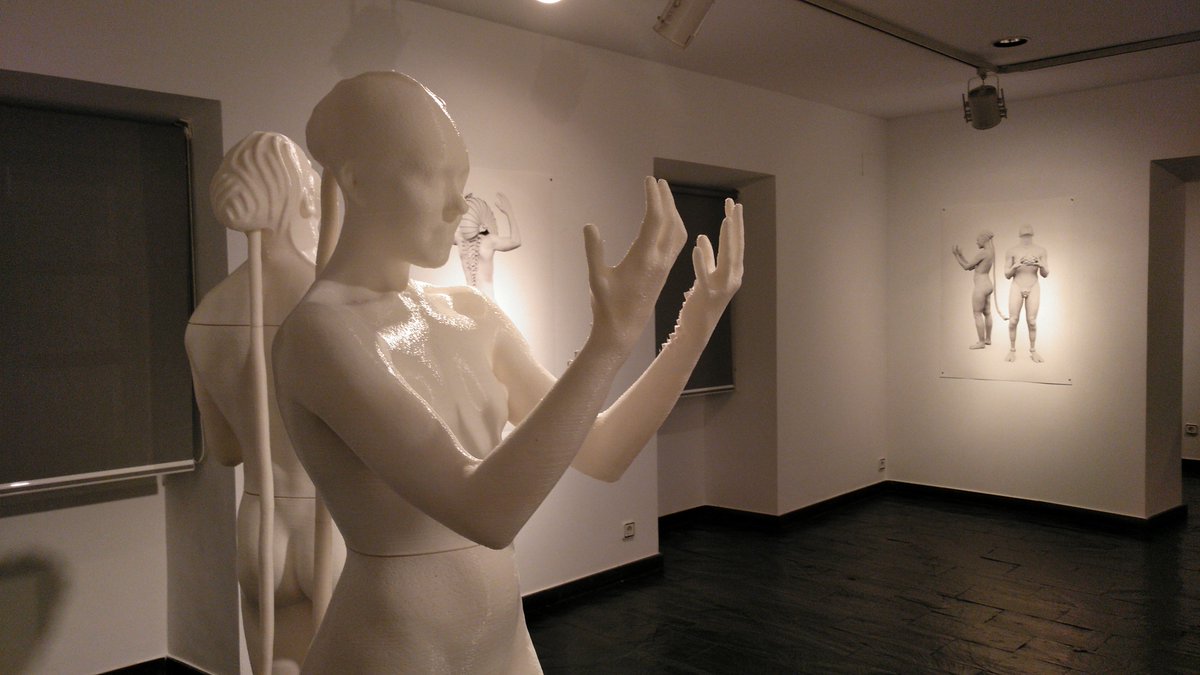 NataAlAr's tweet photo. Recién inaugurada "Ensayo y error del posthumano" de @imperdiblewoman & #AlbertoValverde en @MuseoAnton #becaanton #posthumano #posthuman #cyborg #donnaharaway https://t.co/HLUyJ8DN01