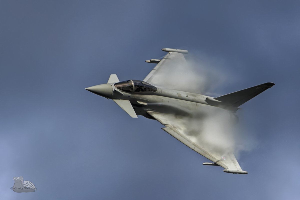 craigsluman's tweet photo. 25.10.17 Ryan bringing the noise for the last time!! @TyphoonDisplay @RAFTyphoonTeam @RAFCGY @RAFConingsby121 @BAESystemsAir @AFMonthly https://t.co/XaBNqUEN75