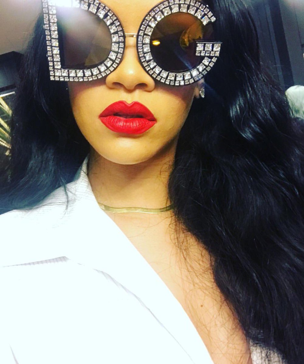 Navysbrasil23's tweet photo. Toma surra de BELEZA agora eu quero surra de RTs NAVYS 
@rihanna Favorite Female Artist - Pop/Rock #AMAs https://t.co/iG1GVFllhU