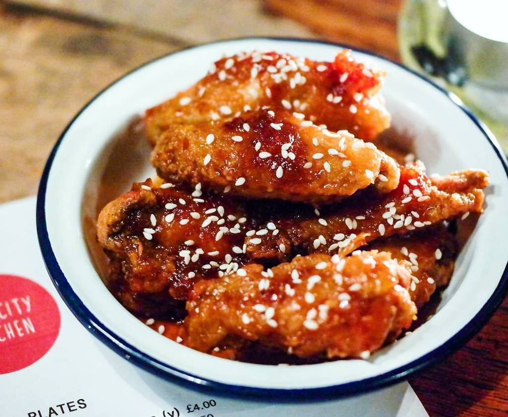 Sweet and spicy...
<a href="/lioncitykitchen/">Lion City Kitchen</a> 's #sambal honey #wings would make a great #snack with some drinks or just whi… ift.tt/2AvhQl8