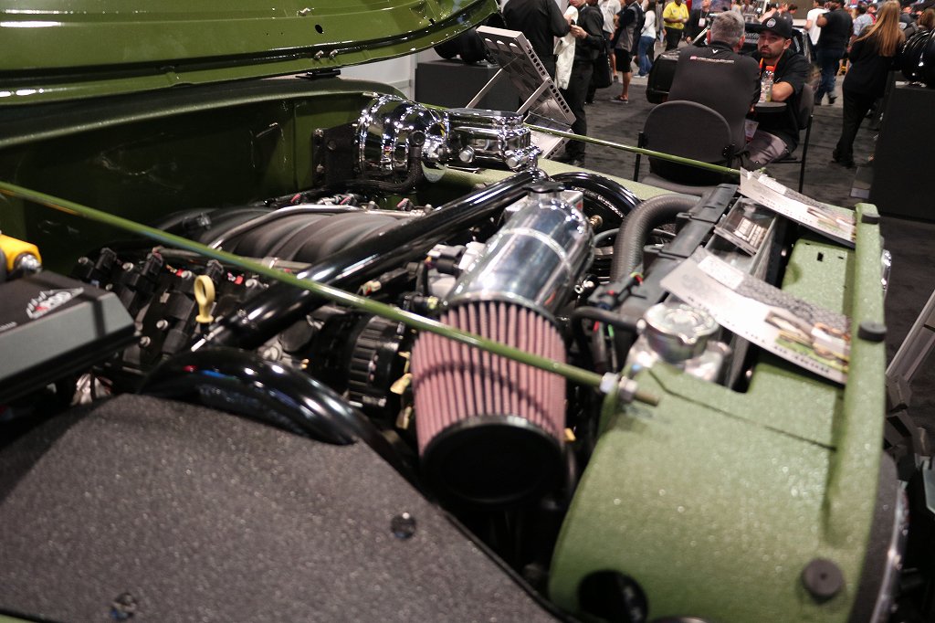 linex_auto's tweet photo. #SemaShow2017 Bruiser Conversionsブース、
#JEEP CJ×後輪操舵4WS×シボレーLS V8エンジン載せ替え、そしてLINE-X全塗装の最強クロカンマシン!!
#SEMA2017 #SEMA #JeepCJ #ラングラー #シボレー #LINEX https://t.co/qV382mVSXZ