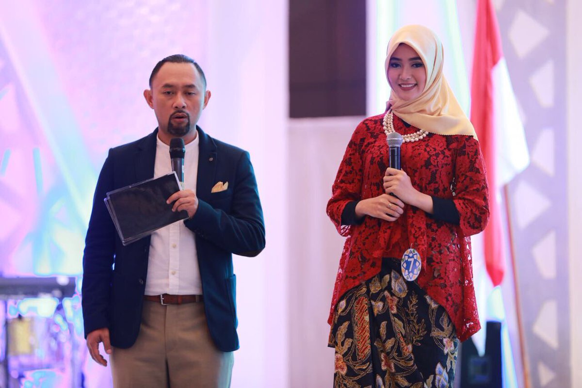 bank_indonesia's tweet photo. Halal lifestyle tengah menjadi tren global dan sangat berpotensi untuk mengembangkan ekonomi syariah melalui peran anak muda #BInfo #ISEF2017 https://t.co/ASe6eLnGUa