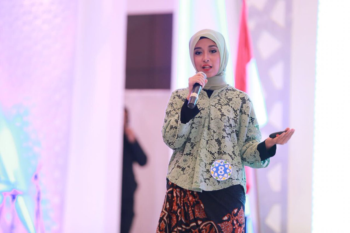bank_indonesia's tweet photo. Duta Ekonomi Syariah sebagai generasi yang dapat berperan aktif dalam upaya menumbuhkan serta mengembangkan ekonomi dan keuangan syariah di Indonesia #BInfo #ISEF2017 https://t.co/BIbj9jpzPO