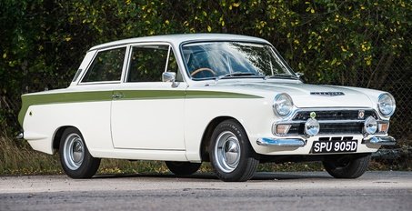 greatCARSuk's tweet image. An extensive line up of #cars go on sale this weekend at @silverstoneauc #NECClassicCarShow - here's a few that caught our eye... #GreatCars!