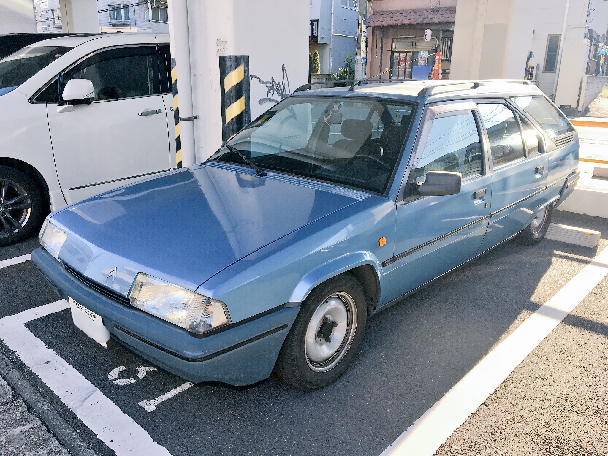 自動車美術研究室 в X: „今日見かけたシトロエンBXブレーク