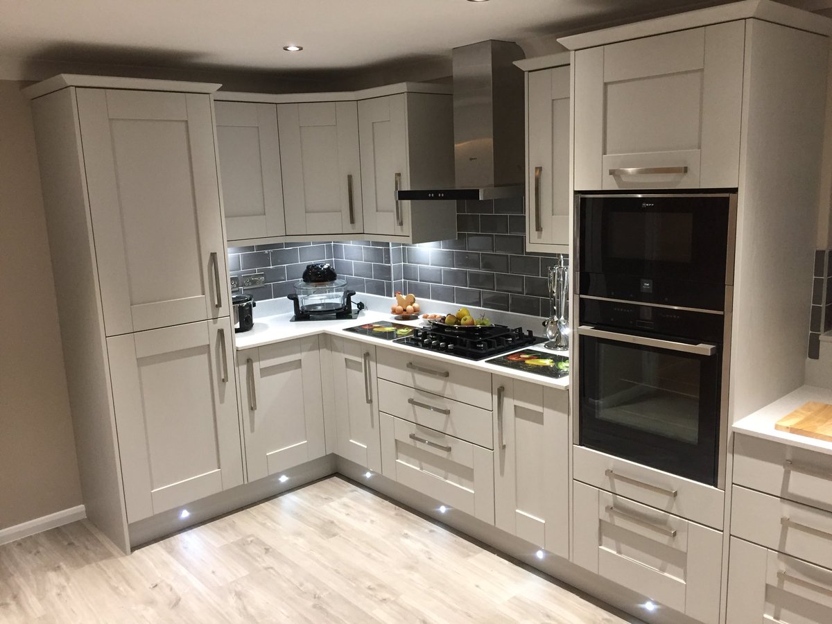 KBKITCHENS's tweet photo. Light grey shaker with @QuartzformsUK worktops and @_BakeitYourself appliances by KB Kitchens. #fresh #clean #wow https://t.co/2nOFxIsrpl