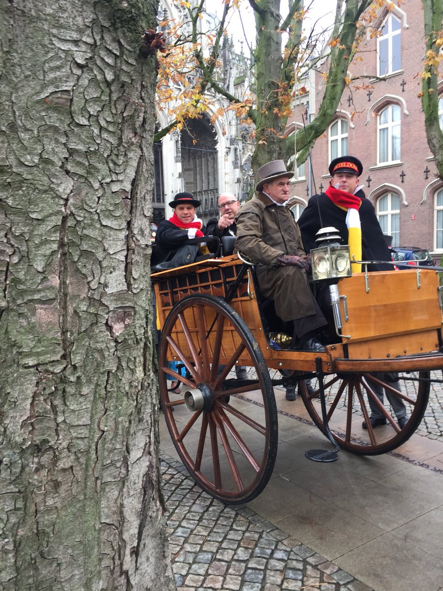 11-11 burgemeester komt aan opde Parade in #Oeteldonk