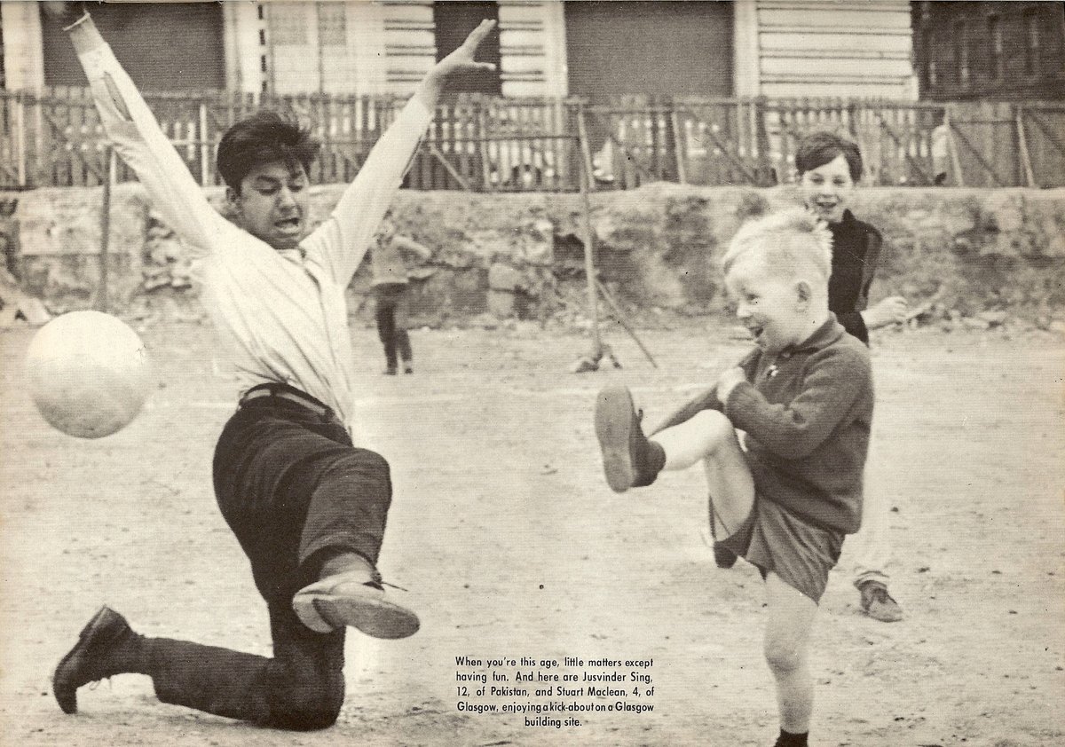 ScotsFootyCards's tweet photo. #JusvinderSing (12) &amp; #StuartMacLean (4) kick about in #Glasgow https://t.co/vQW4EceH7k