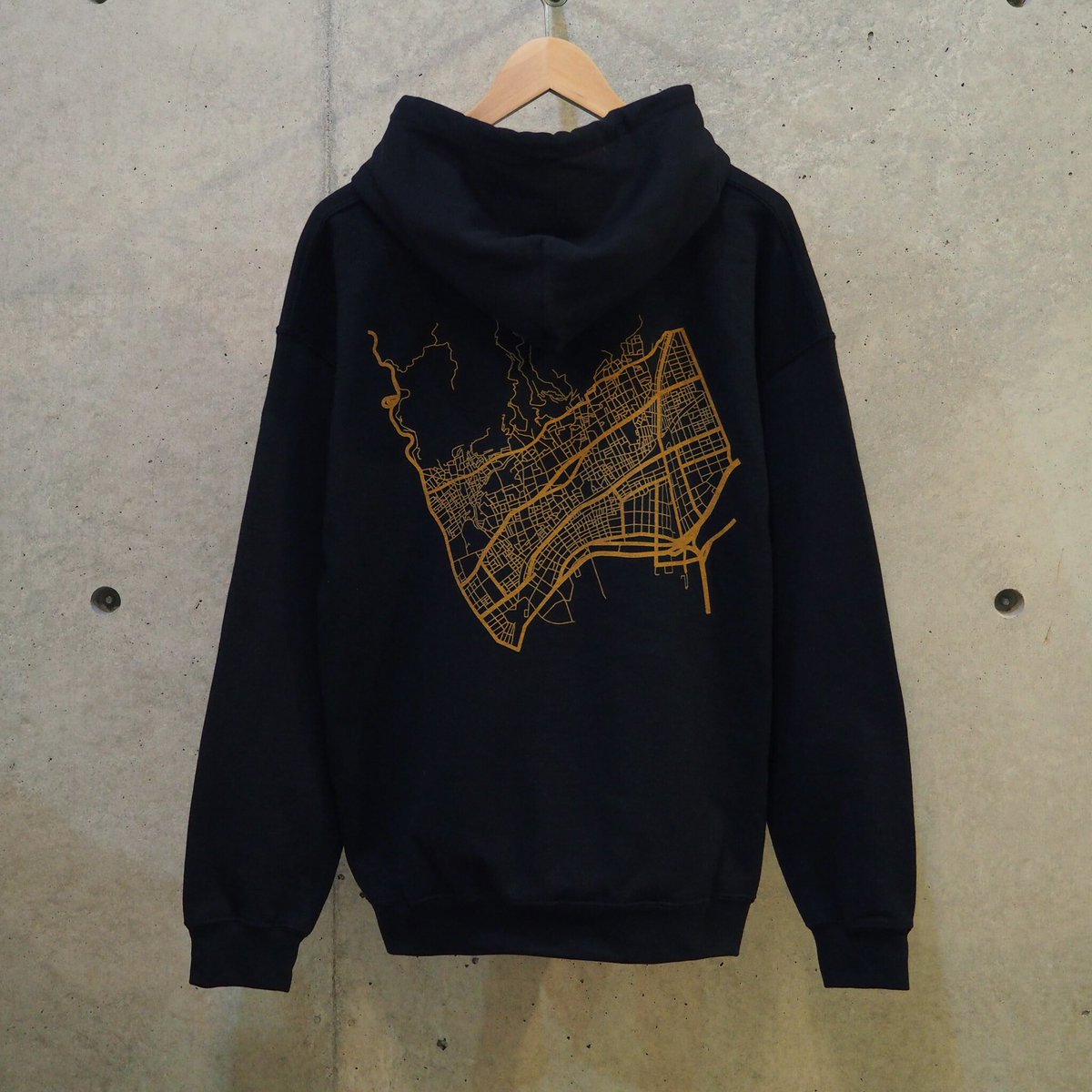078_streetwear's tweet photo. 078 STREET WEAR

Kobe map Hoodie
¥7500(このお値段から最大￥1000 OFF)

神戸の中心地・三宮周辺の地図が背中にプリントされたフーディーで、三色展開です。

https://t.co/rF7T5mfCGd

#078streetwear  #神戸 #kobe https://t.co/1PtViPBbKR