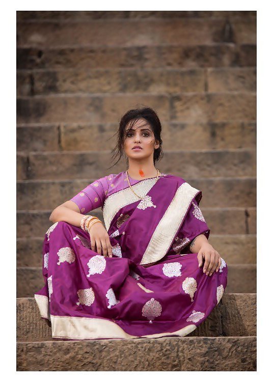 Priyanka_OFC's tweet photo. Photoshoot for #Coloroso with their handcrafted Katan silk light weight Banarasi Saree inspired from the Mughal era..
@PriyankaSarkarB https://t.co/cg1Nw7uQez
