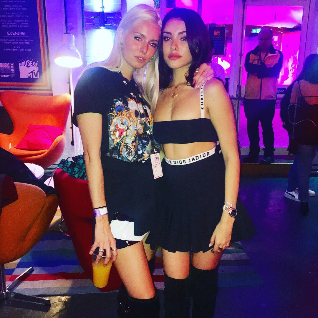 callmeloop's tweet photo. A beer with the Beer @madisonbeer 👯. Thanks for a fun night @MTV ! 💋 https://t.co/GBu0sPTi6h