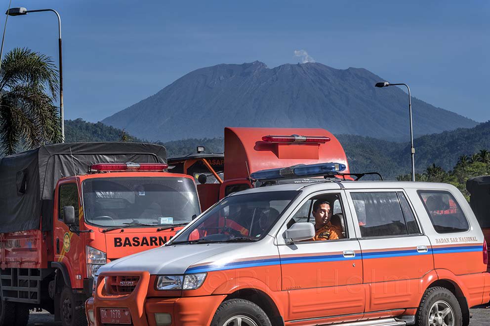 ubudnow's tweet photo. News from under the volcano part 8 - Rio Helmi finally updates https://t.co/JJOjEtsliC https://t.co/v7oGCgmbIX