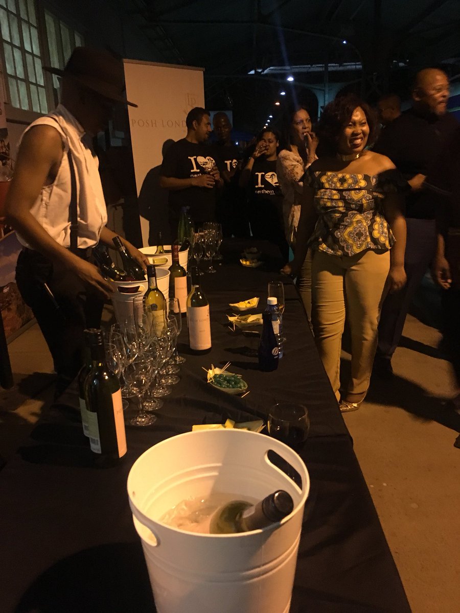 Mawazawaza_'s tweet photo. I’m still trying to recover from this. My glass was constantly full from boarding all the way to Cape Town 🙆🏿#BlueTrainExperience https://t.co/27EyySRsNc